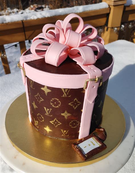 louis vuitton cakes.